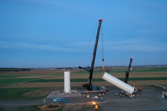 The stage of tower mounting for the first wind turbine has started at Zalesie construction site